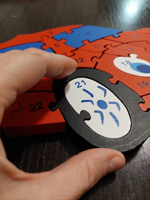 Пазл машина, цифри та англ. алфавіт