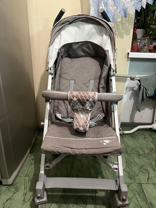 Продам прогулочную коляску