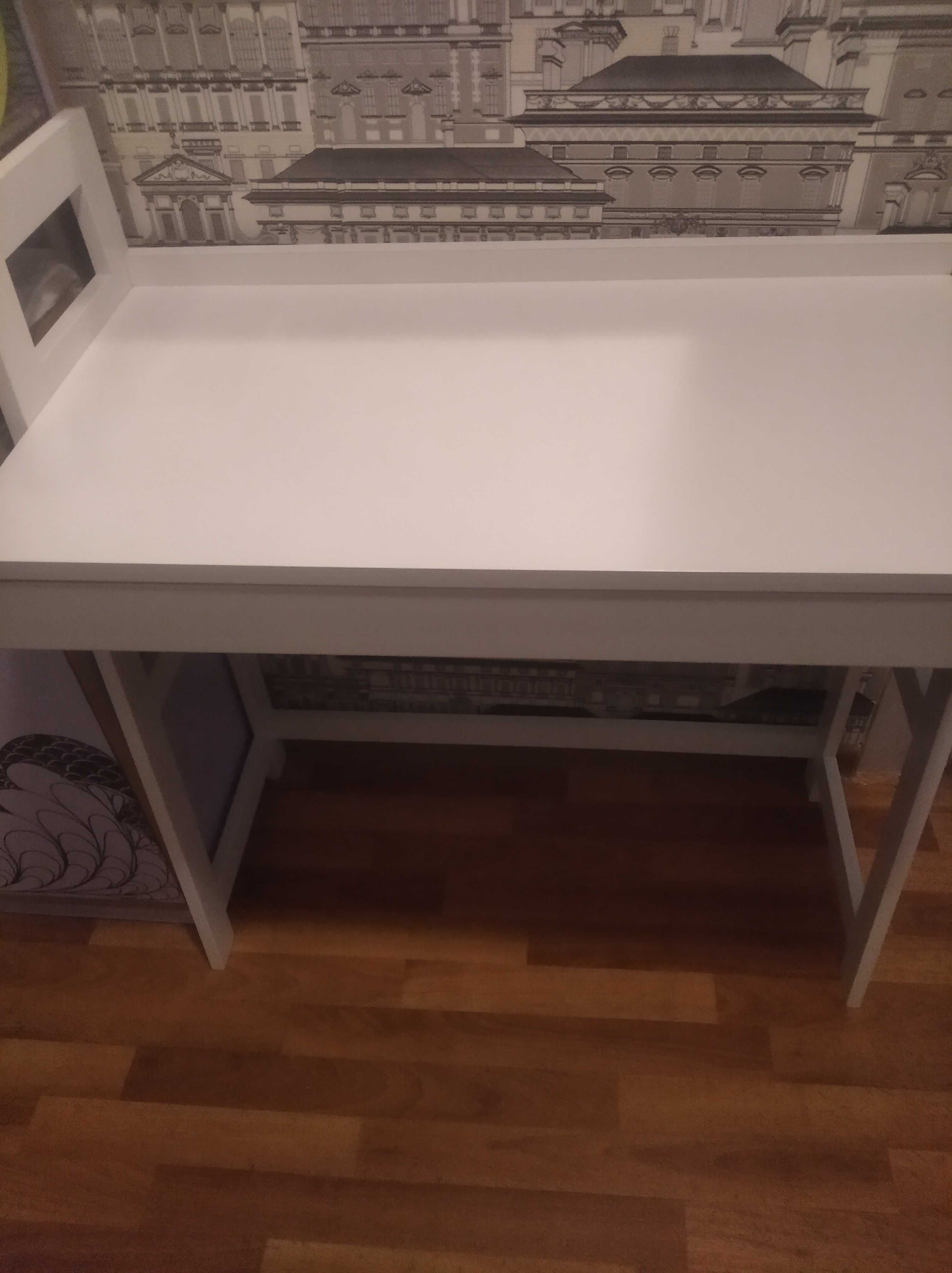 Рабочий стол IKEA