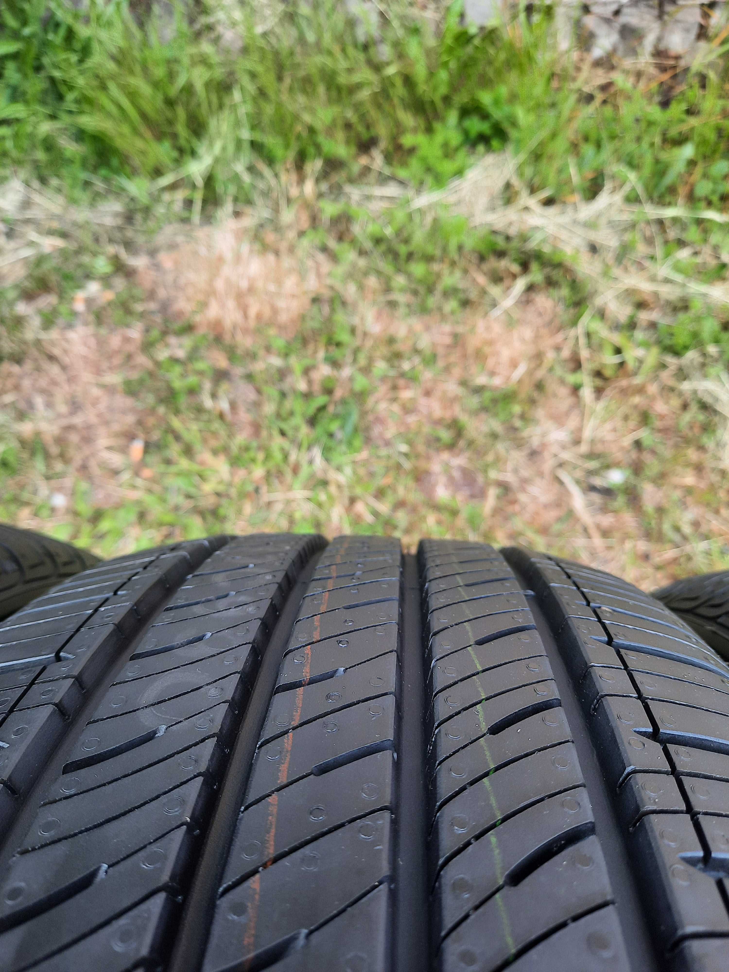 Opony letnie klasy średniej KUMHO 215/50/18 NOWE DEMO 2022 r.