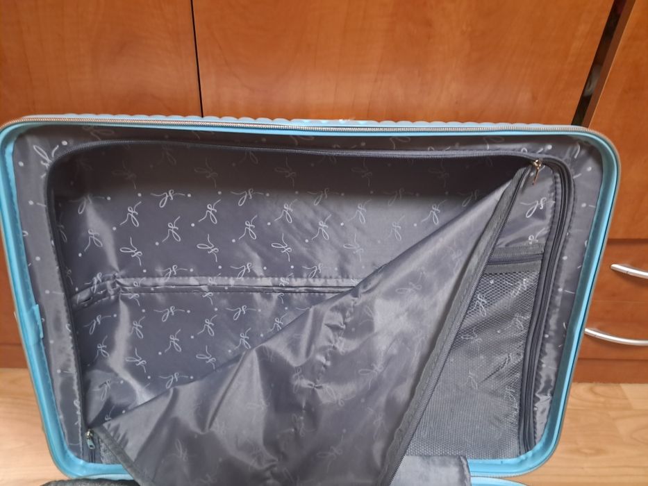 Walizka  na 4 kółkach, niebieska. 60/40/25.