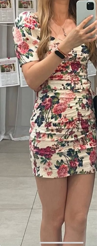 sukienka mini w kwiaty z Zary