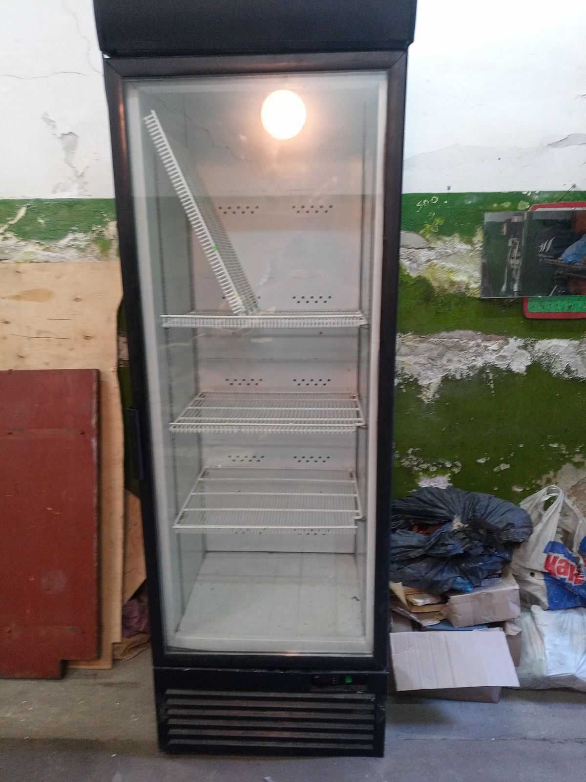 Холодильник витрина, холодильный шкаф
