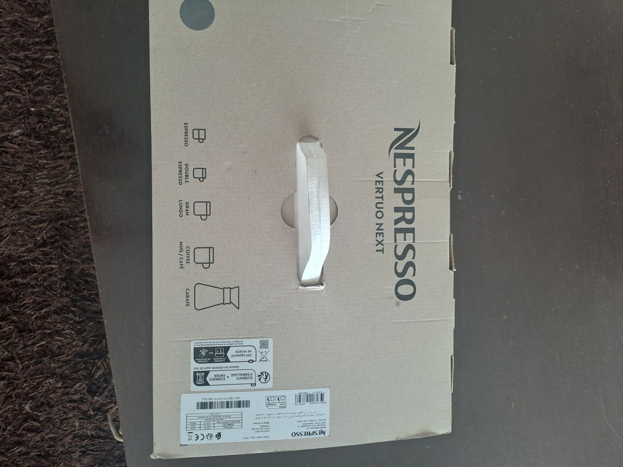 Maquina café Nespresso Vertuo Next nova com garantia