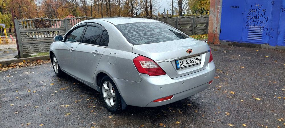 Geely Emgrand 7 5000$ торг у капота