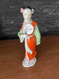 Japonka z wachlarzem  figurka sygnowana porcelana szkliwiona