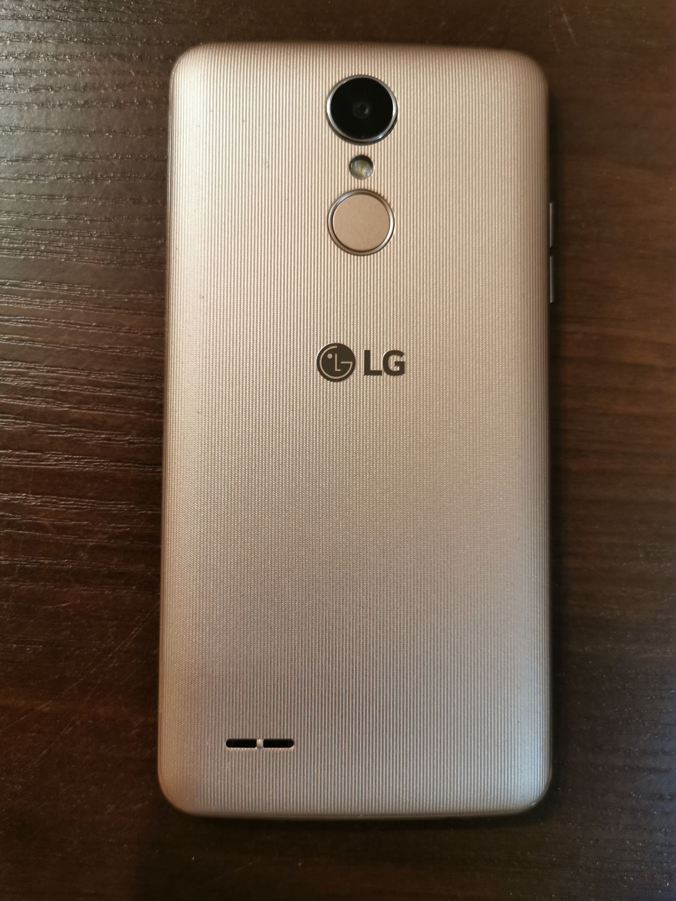 Telefon LG M200E K8 16GB złoty sprawny + ładowarka