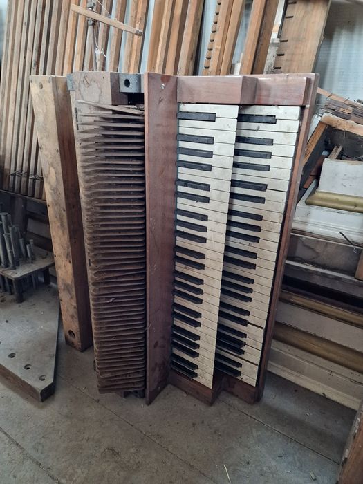 Organy kościelne 11 głosowe I+P J.M.V. Haas mechaniczne piszczałkowe