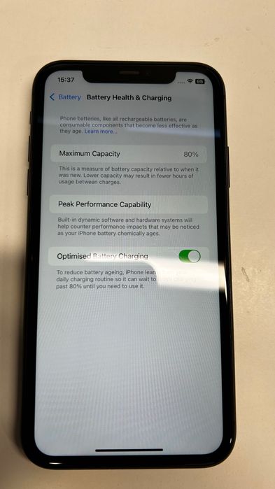 iPhone 11 64GB Preto – 80% bateria – Bom estado + carregador incluído