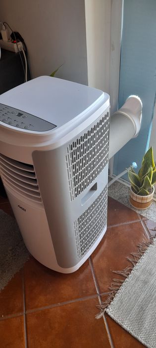 AC Portatil (Semi-Novo) com três meses de uso.