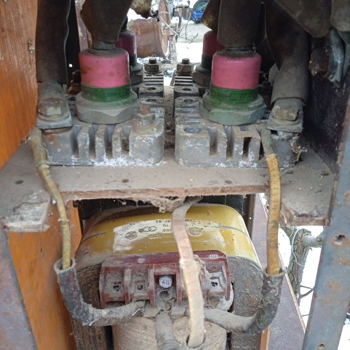 Зарядні та пускові