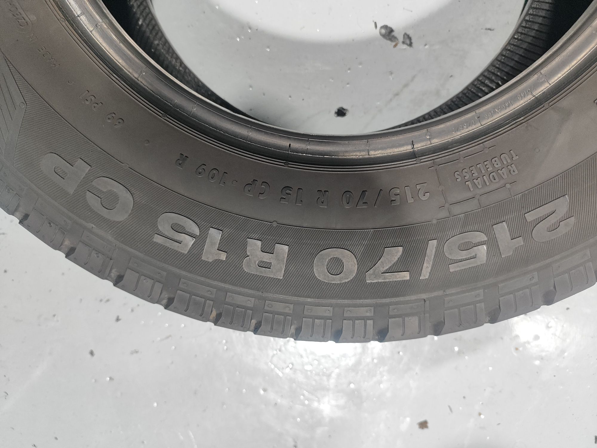 2 pneus semi novos 215-70R15CP Continental - Oferta dos portes
