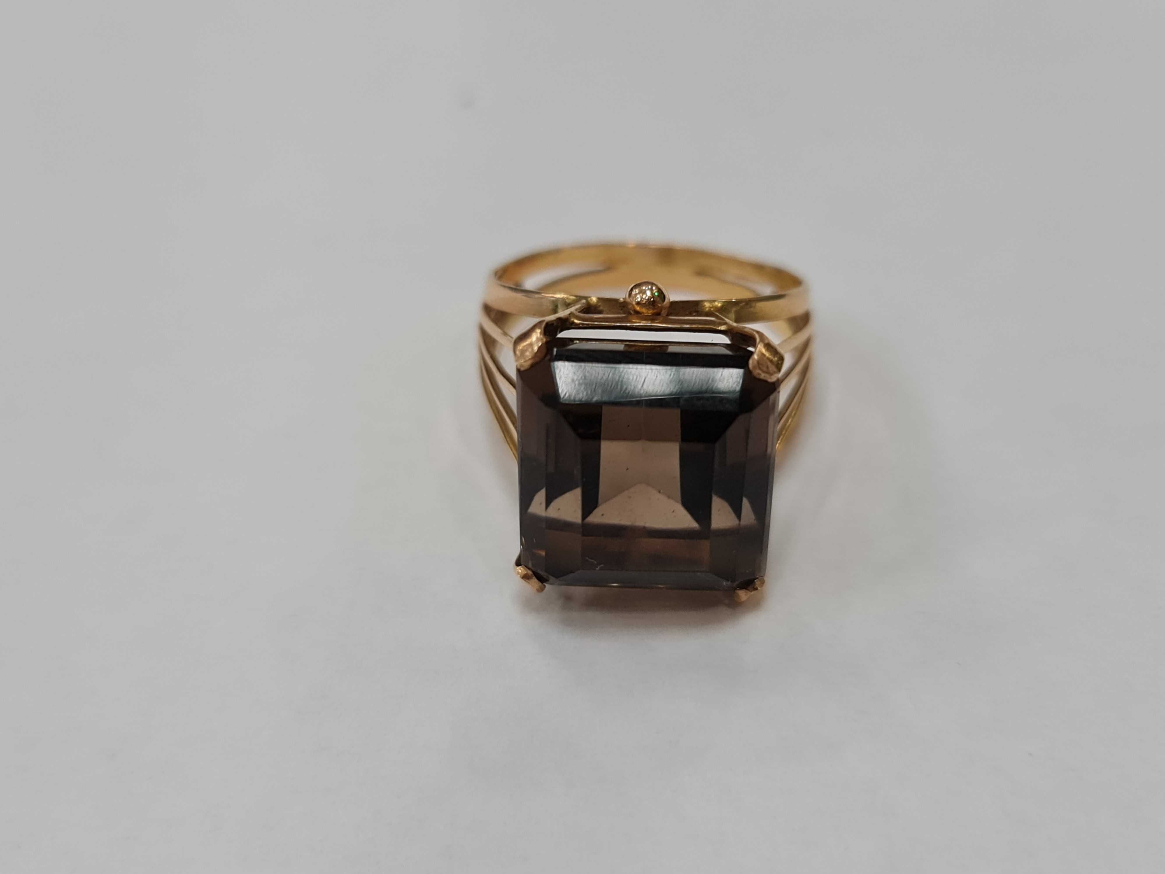Retro! Złoty pierścionek damski/ Kwarc dymny/ 750/ 7.06 gram/ R19