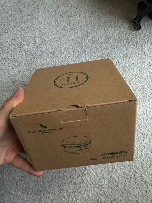 Tytanowy garnek turystyczny (1l) z patelnią (0,5l)