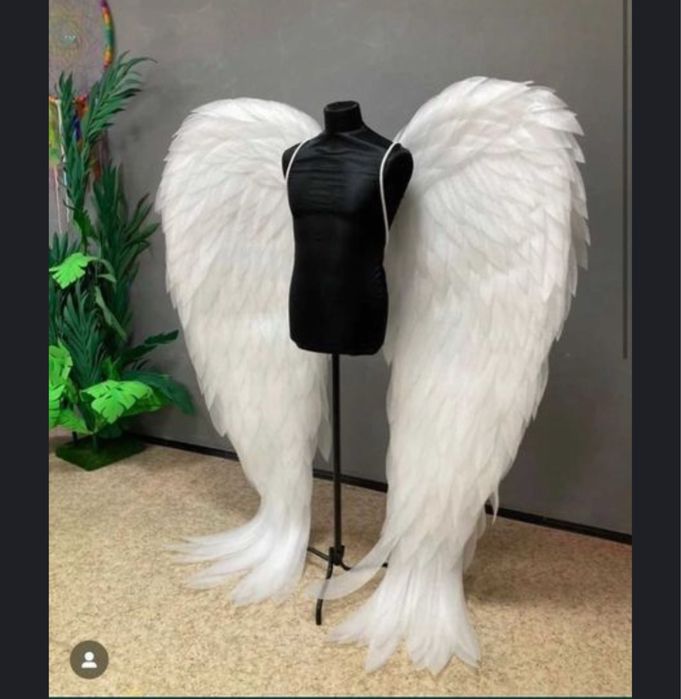 Duże białe skrzydła ozdoba