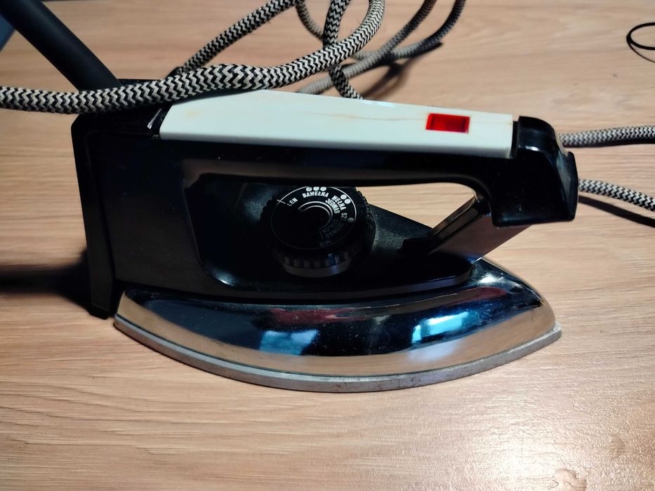 Żelazko z PRL 1982 Predom z termoregulatorem 100% działa