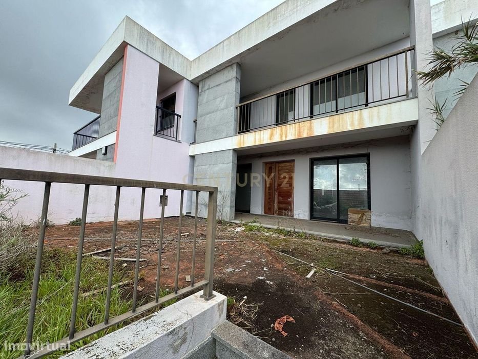 Moradia T3 para reabilitar com Vista Mar em Gaula, Santa Cruz