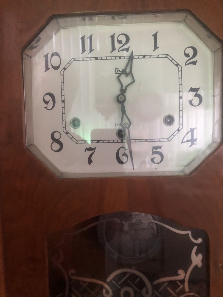 Продам настенные часы»Янтарь» родом из СССР полностбю рабочие