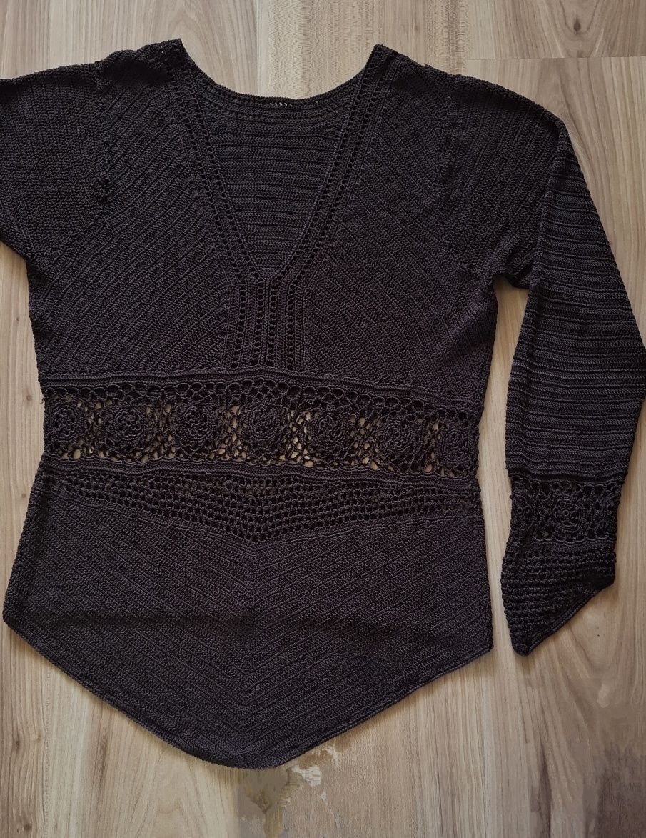 Sweter-bluzka szydelkowa