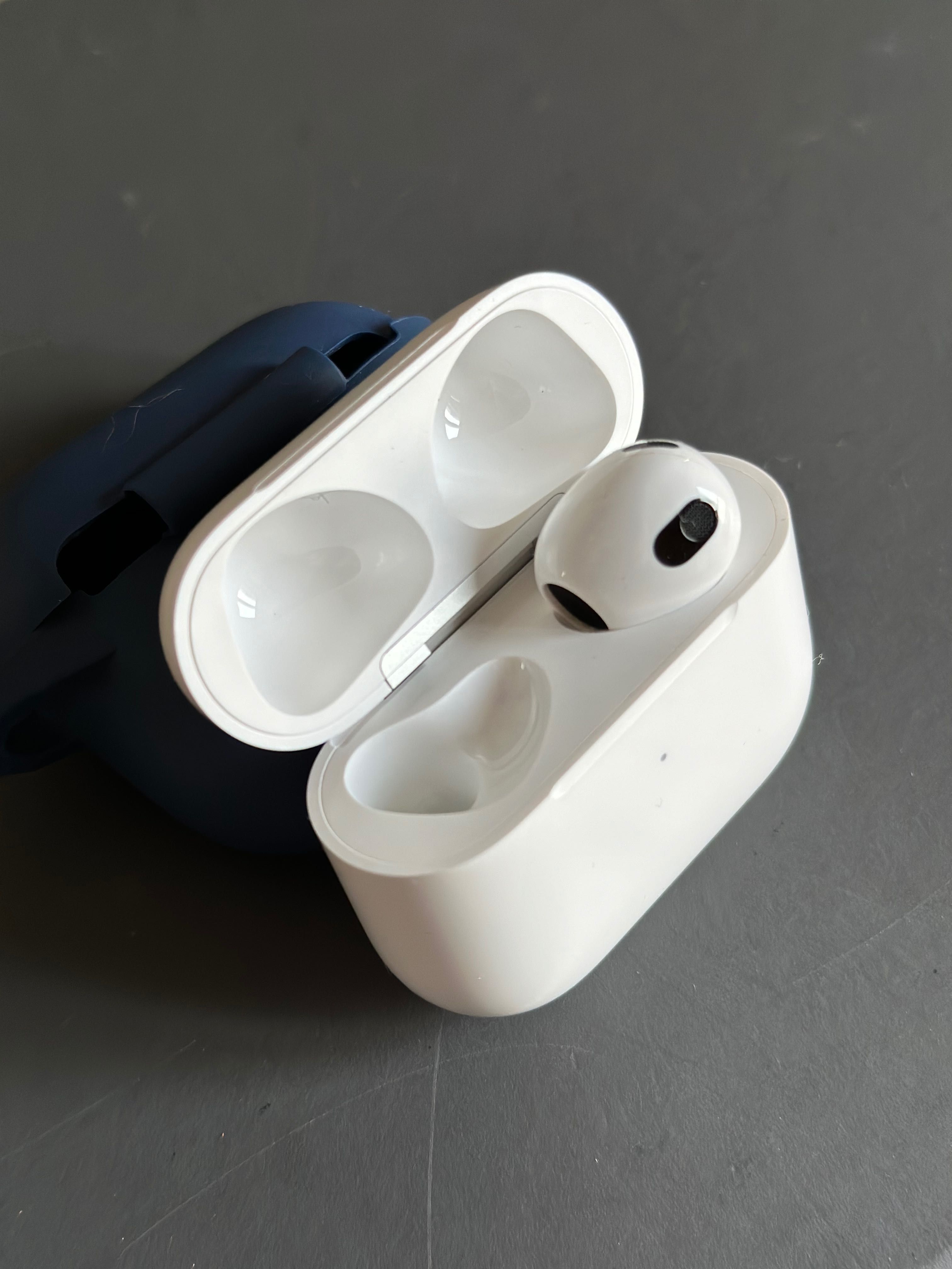 Правий навушник Apple Airpods 3 з кейсом, оригінал