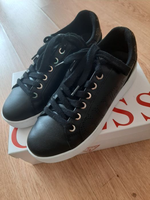Sneakersy firmy Guess 38