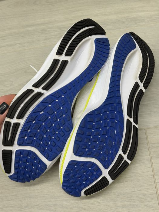 Продам кроссовки Nike