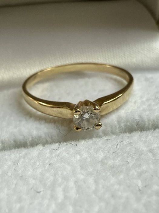 ZŁOTY pierścionek 1,08 g 585 z BRYLANTEM 0.16 ct SI H DB NA KOMUNIE