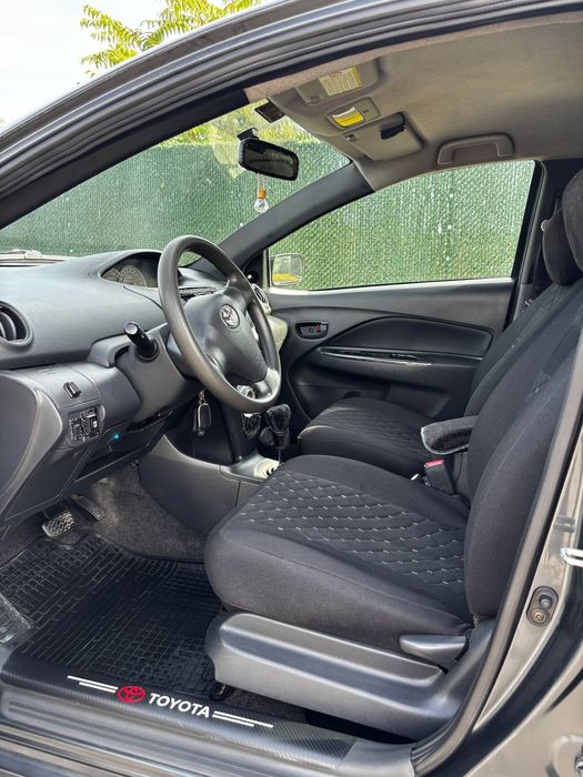 Продати Toyota Auris