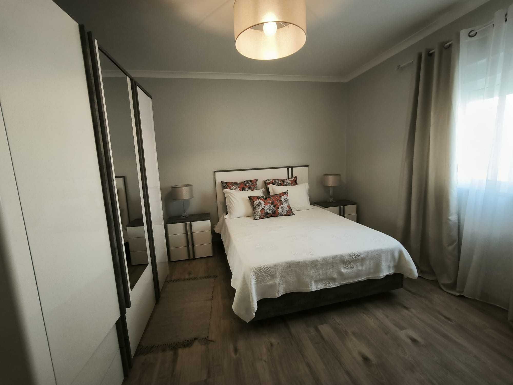 Casa T2 com boas acomodações de setembro a junho