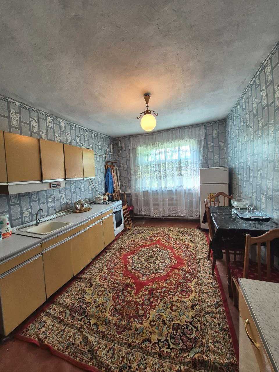 продаж окремого цегляного будинку