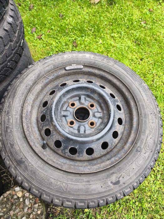 Felgi z oponami zimowymi