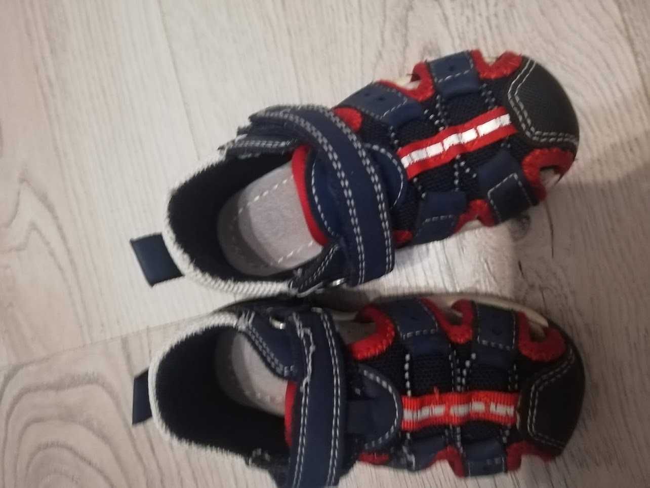 buty dla dziecka, rozmiar 22