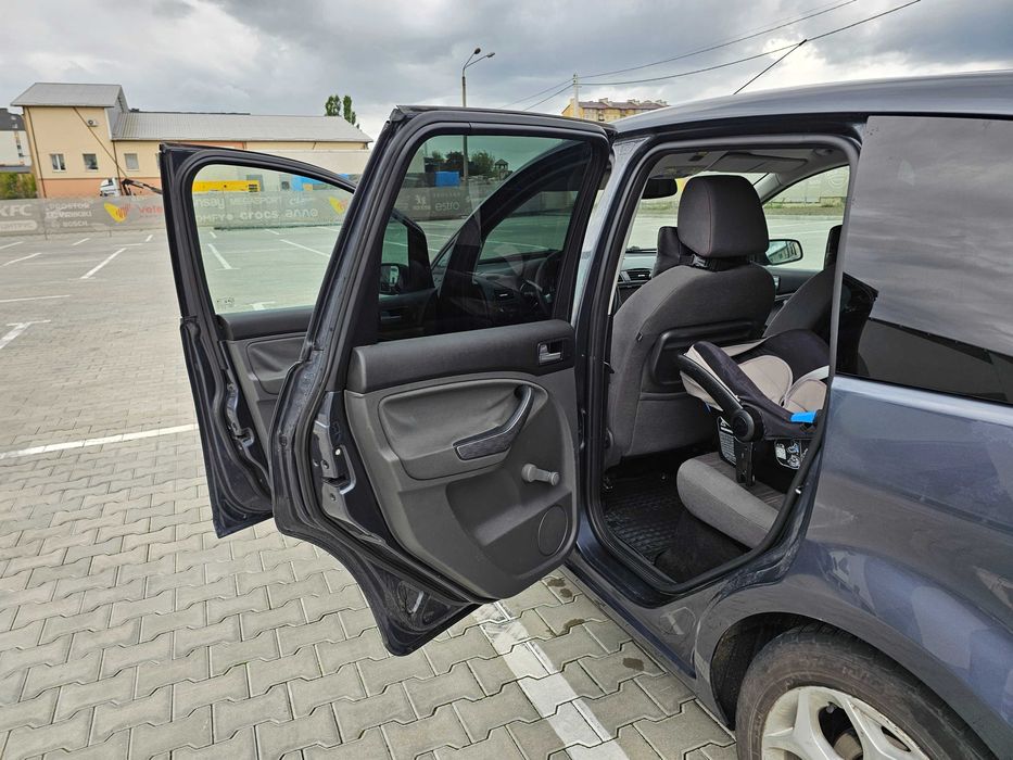 Продається автомобіль Ford C-MAX від власника.