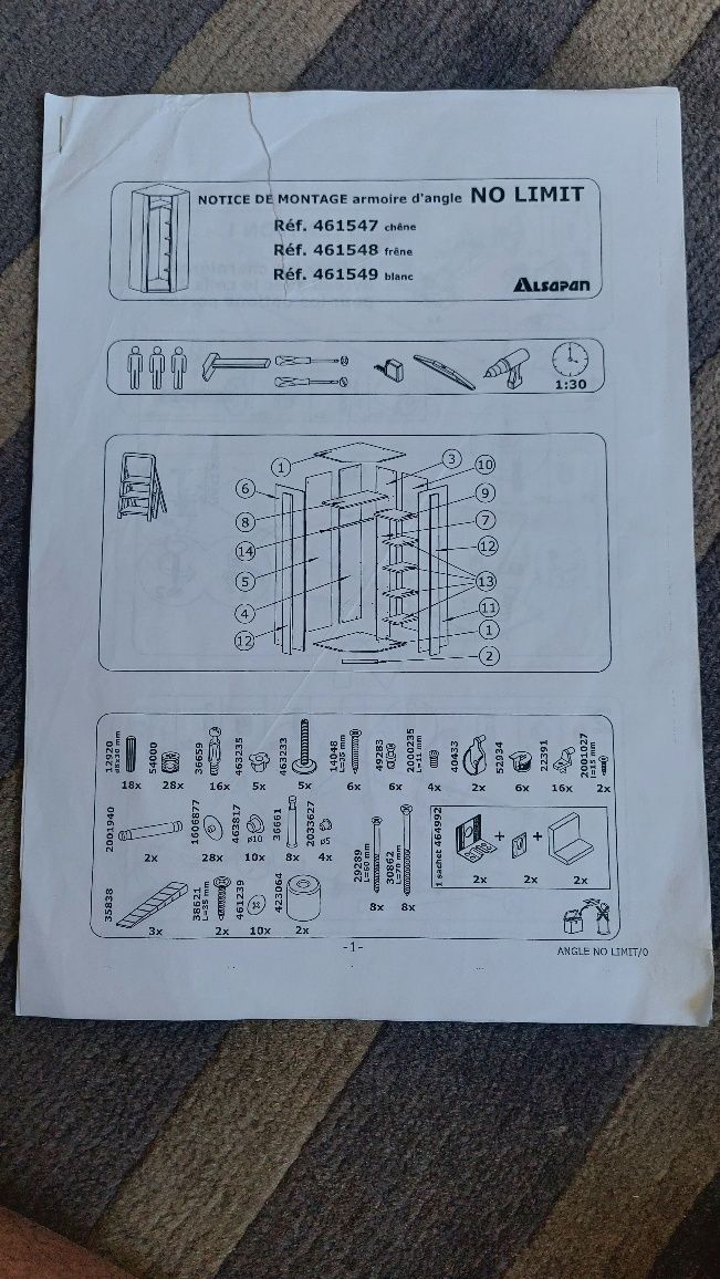 Móvel de guarda-roupa com porta espelhada