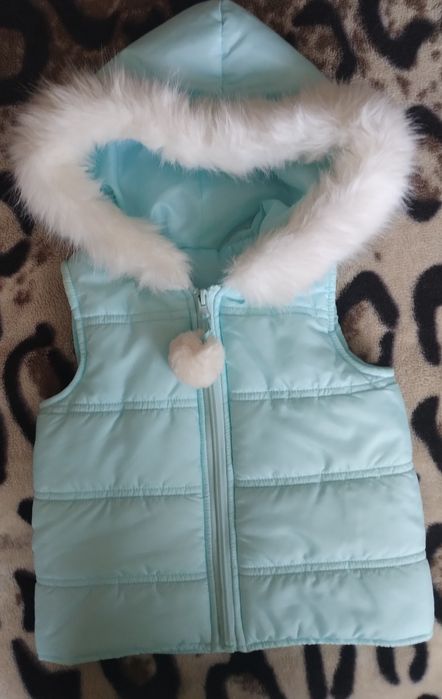 Осіння демісезонна жилетка на дівчинку.