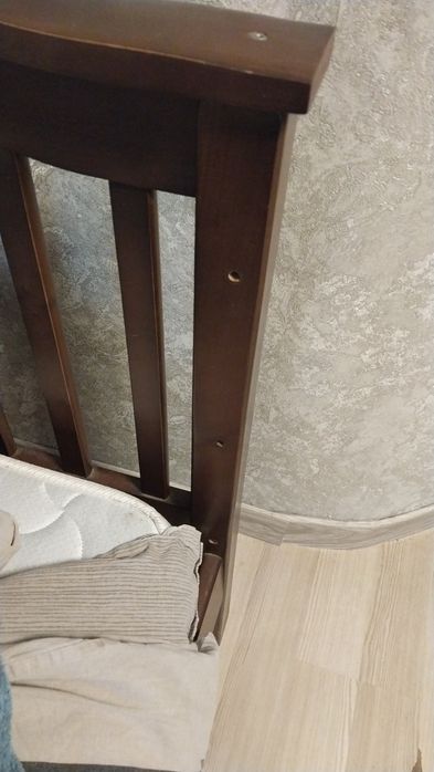 Ліжко односпальне з дерева