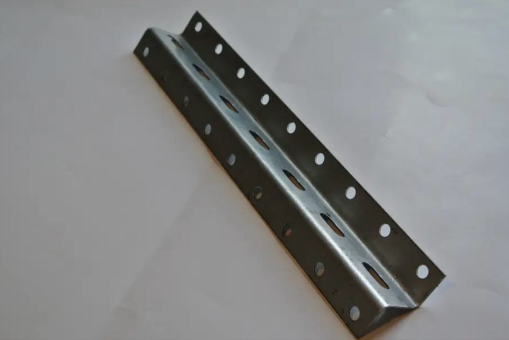 Продажа монтажных профилей и комплектующих