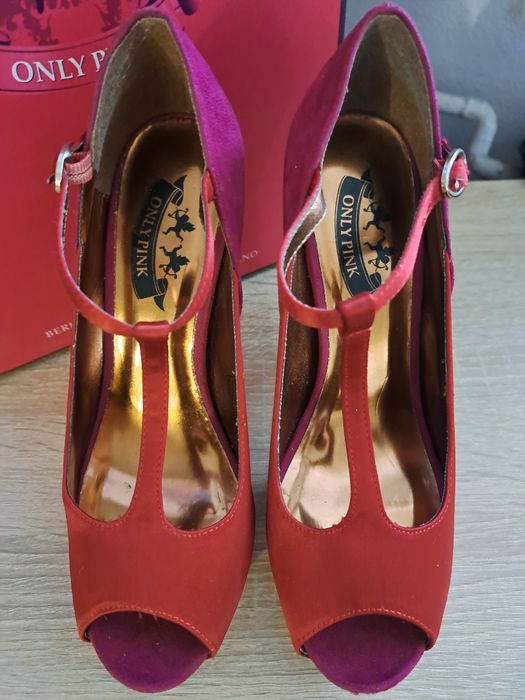 Szpilki sandały na koturnie