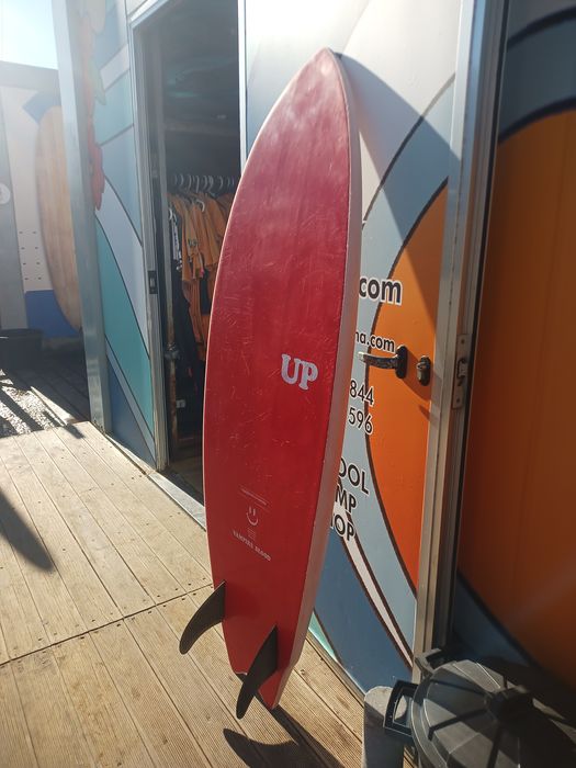 Up Surfboards twin fin 5'2 (Vampire Blood)