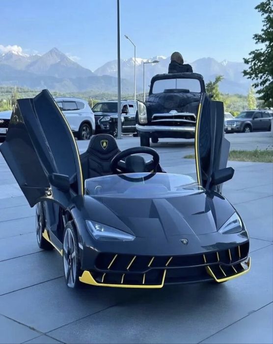 Розпродаж! Дитячий електромобіль, машинка на радіокеруванні