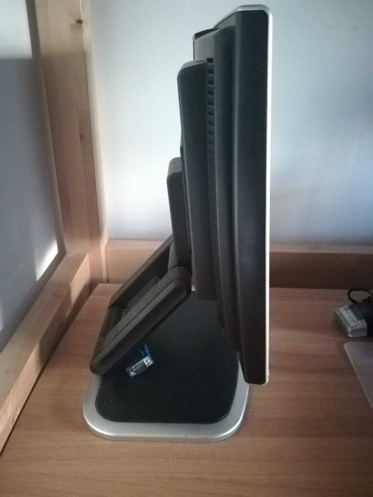 Monitor HP L1530 (DVI e VGA)