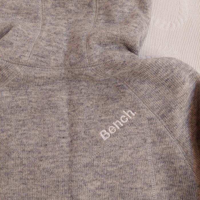 Спортивна жіноча кофта від bench