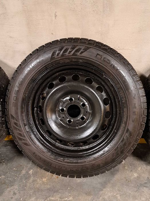 Komplet opon zimowych 205/65R16C z felgami Mercedes Vito 639