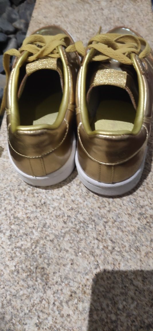 Sapatilhas adidas douradas