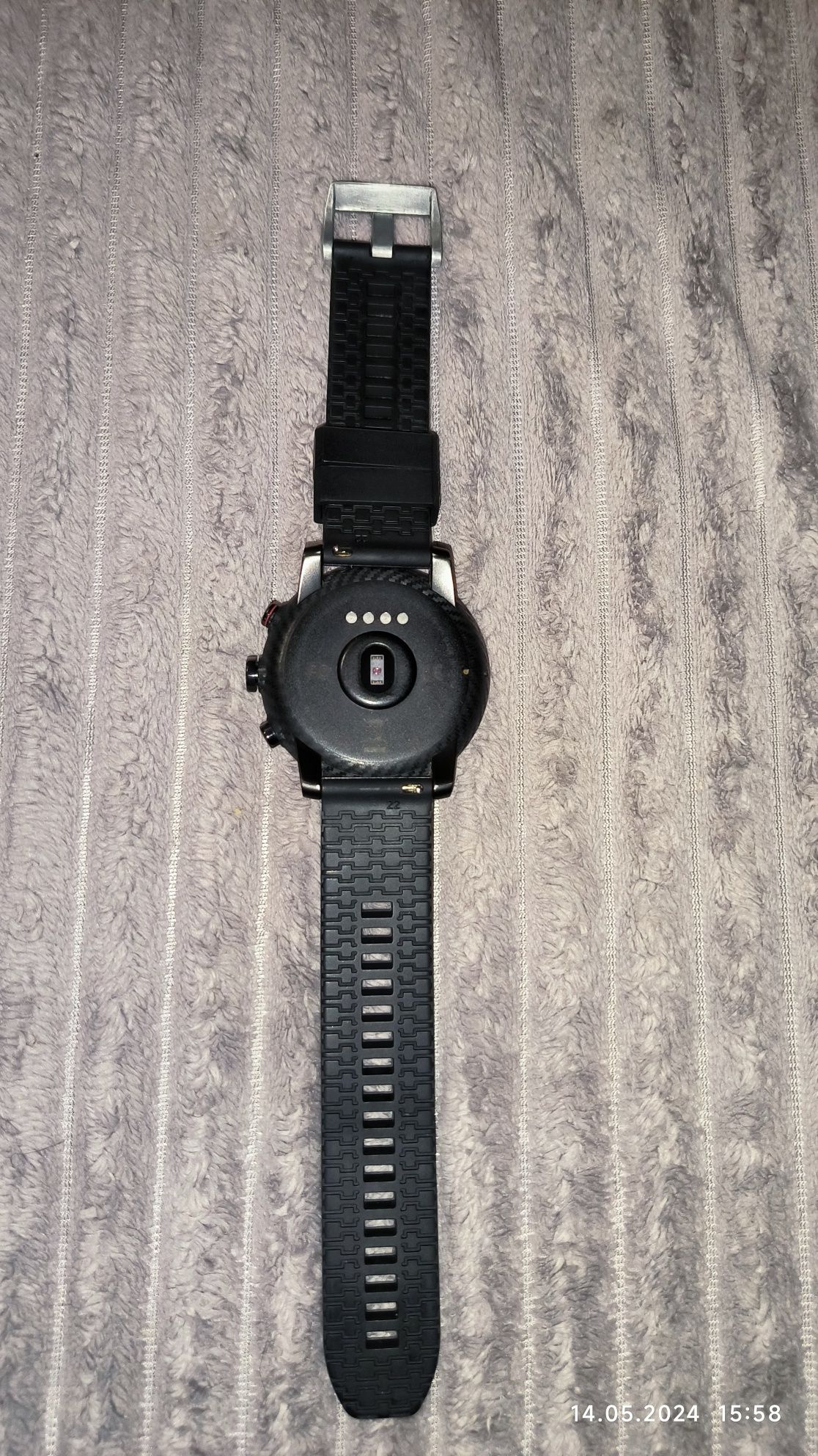 Продам часы Amazfit Stratos (A1619)