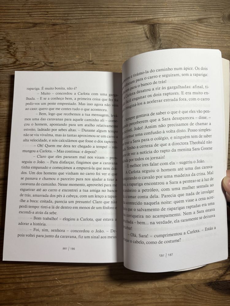 Livro “As gémeas- o terceiro período em Santa Clara” Leya