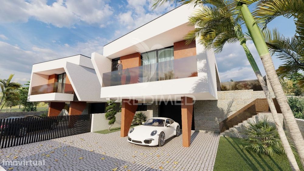 Terreno C/Projeto Aprovado para 2 Moradias