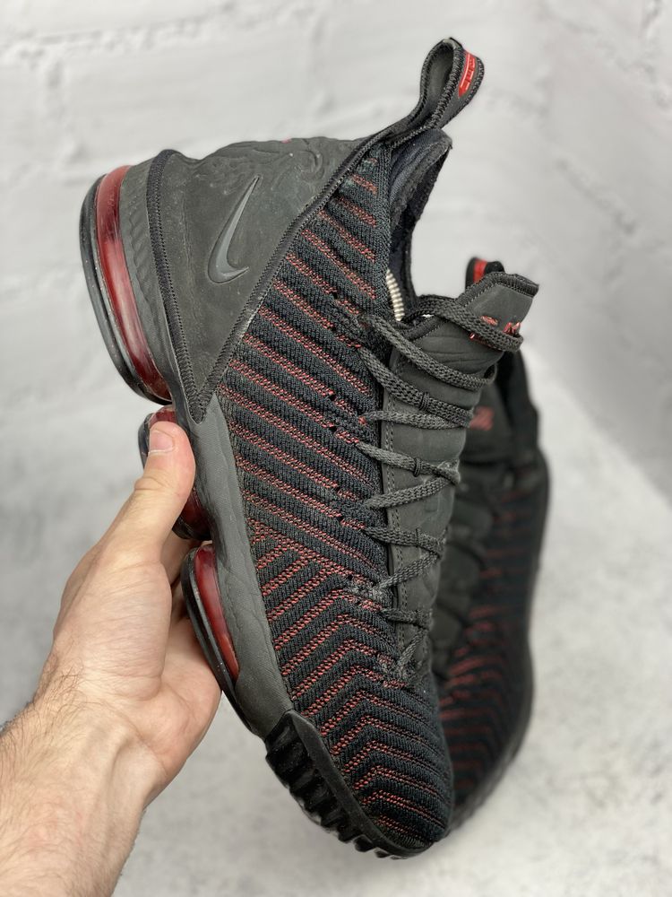 Чоловічі баскетбольні кросівки Nike Lebron 16 47,5p