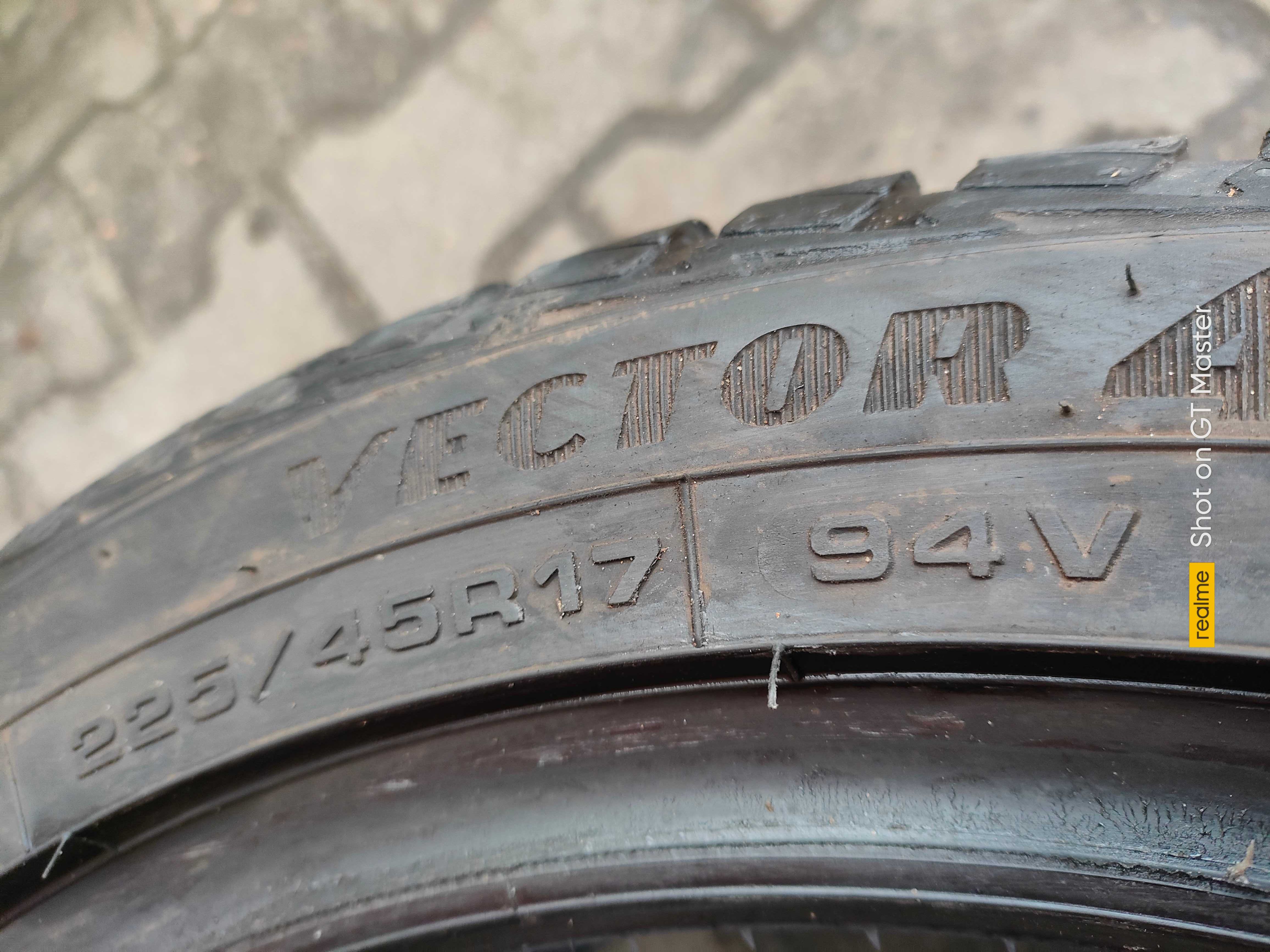 Goodyear Vector 4Seasons 225/45/17