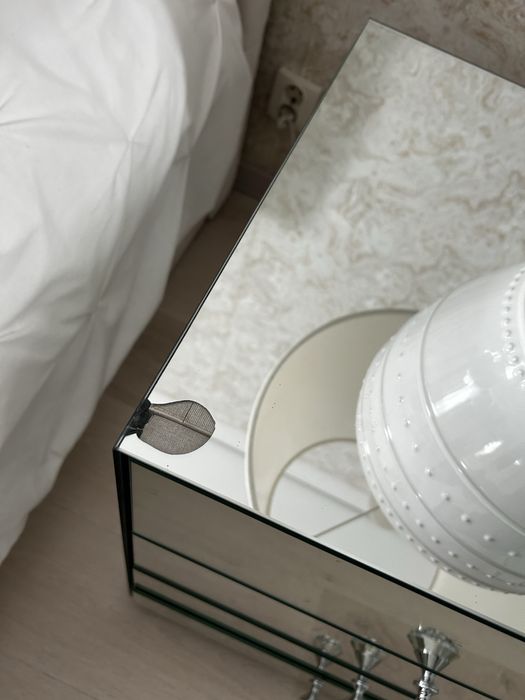 2 Mesa de cabeceira/ Movel em espelho/espelhada